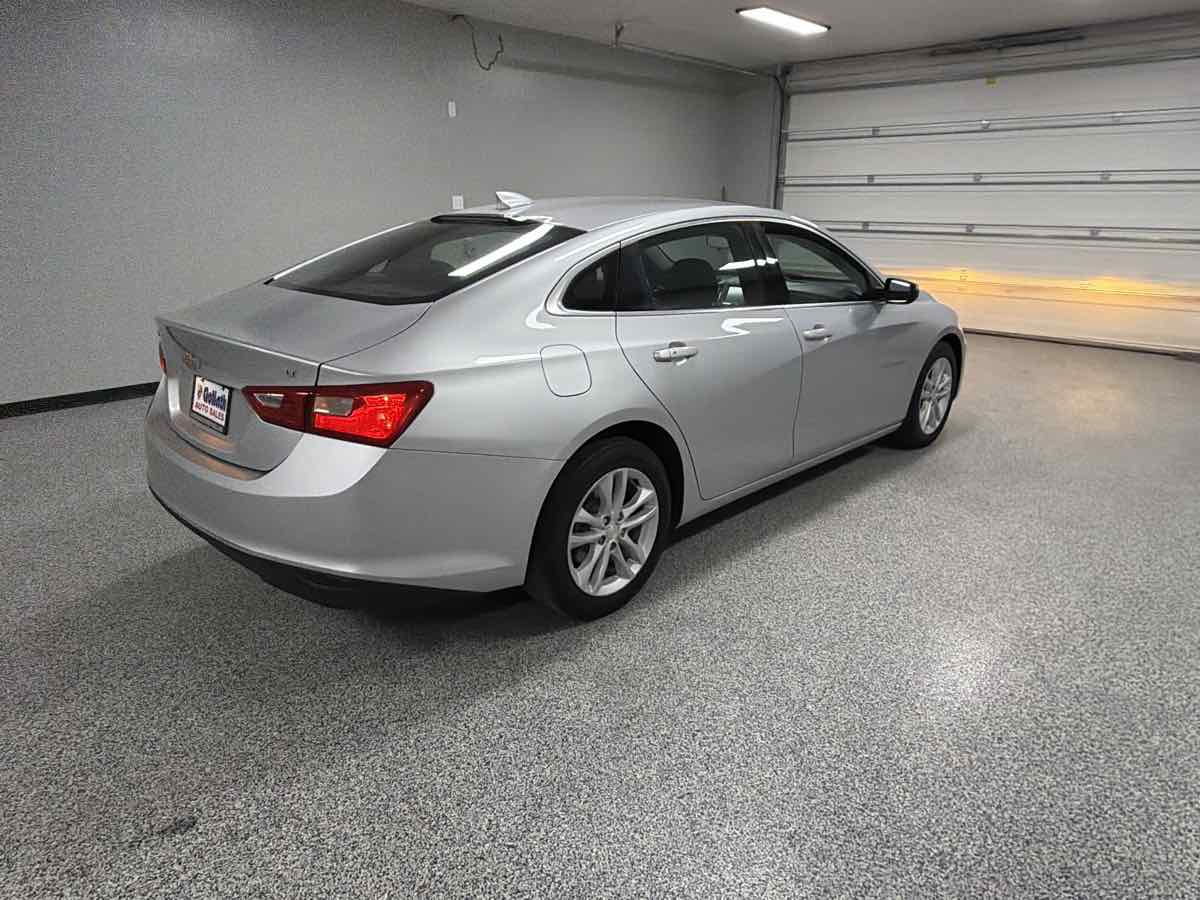 2018 Chevrolet Malibu 1LT - Photo 3