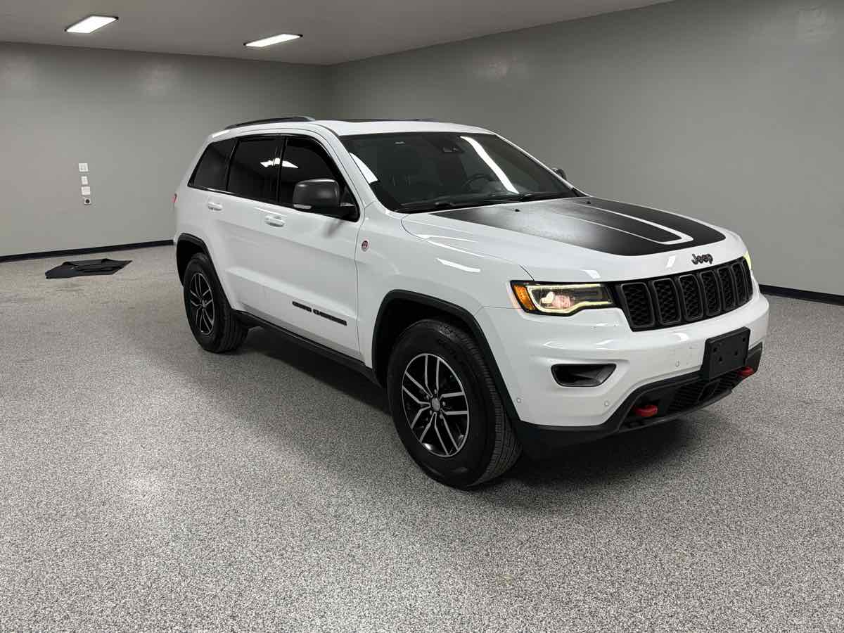 Jeep Grand Cherokee photo 2
