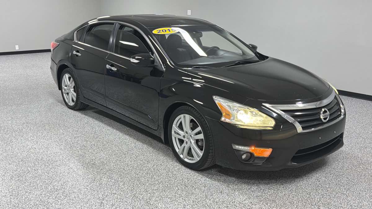 Nissan Altima photo 2