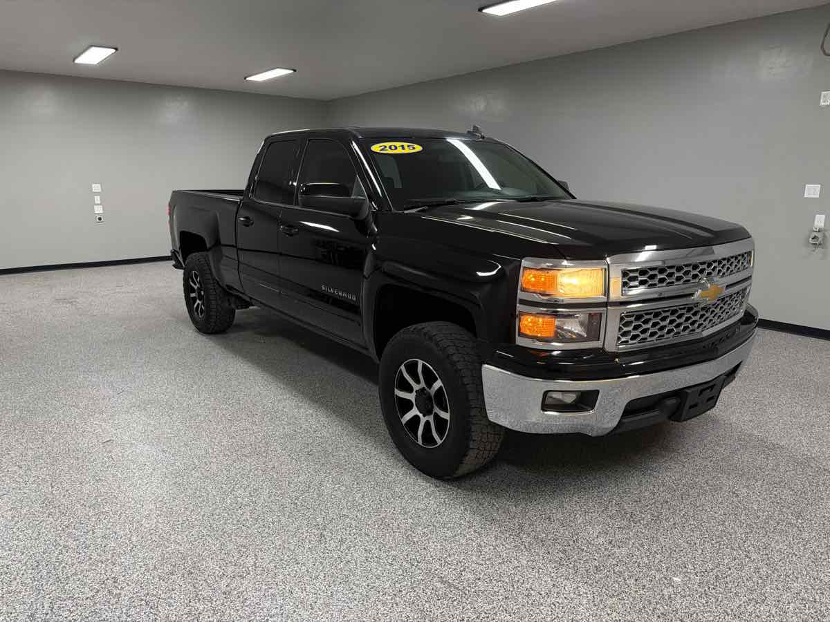Chevrolet Silverado photo 2