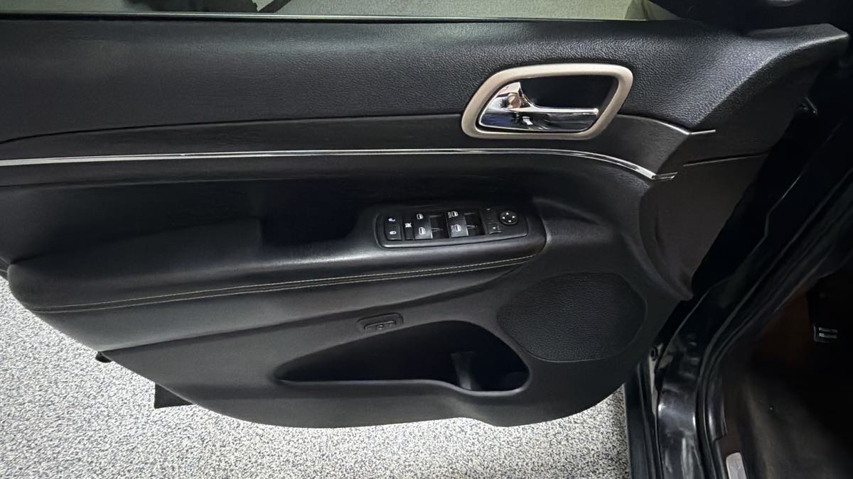 Jeep Grand Cherokee photo 14