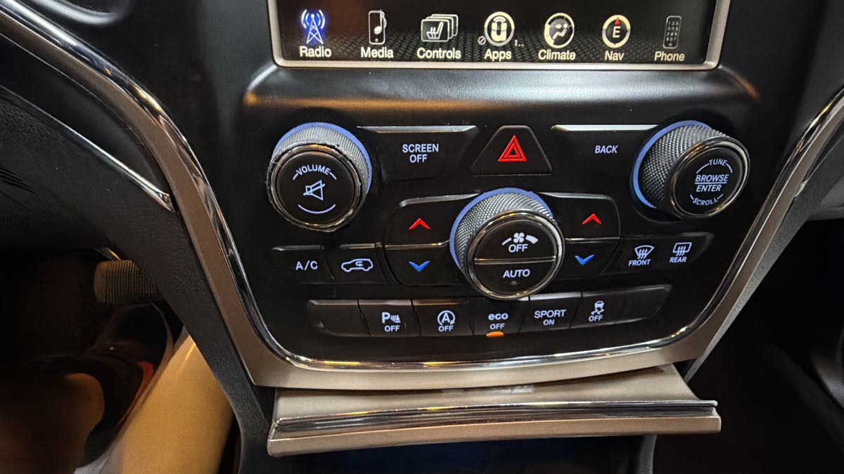 Jeep Grand Cherokee photo 23