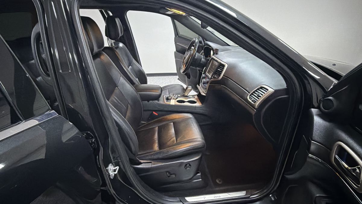 Jeep Grand Cherokee photo 33