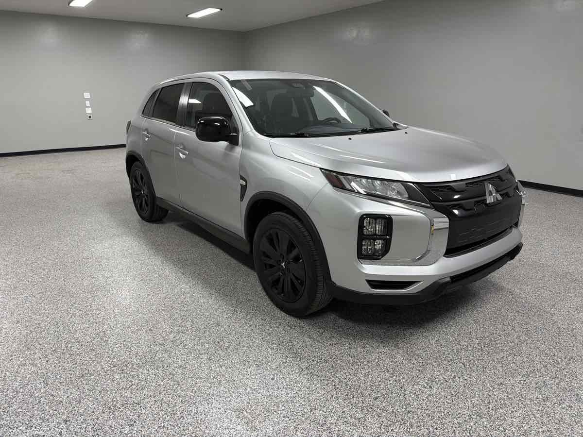 Mitsubishi Outlander Sport photo 2