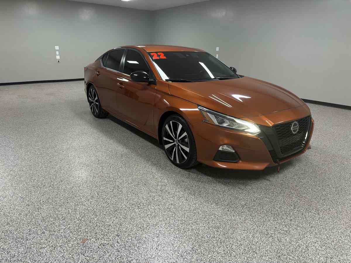 Nissan Altima photo 2