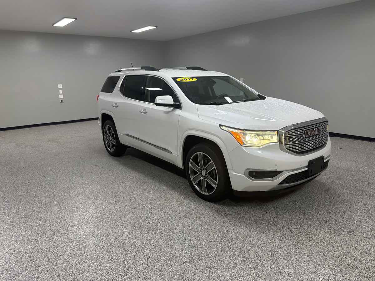 GMC Acadia photo 2