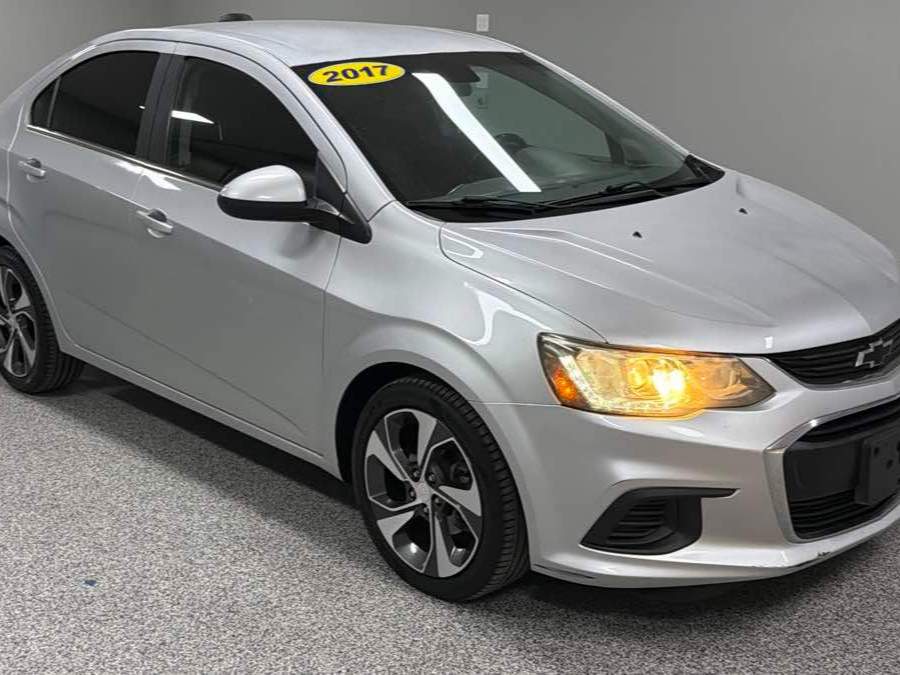 Chevrolet Sonic photo 2