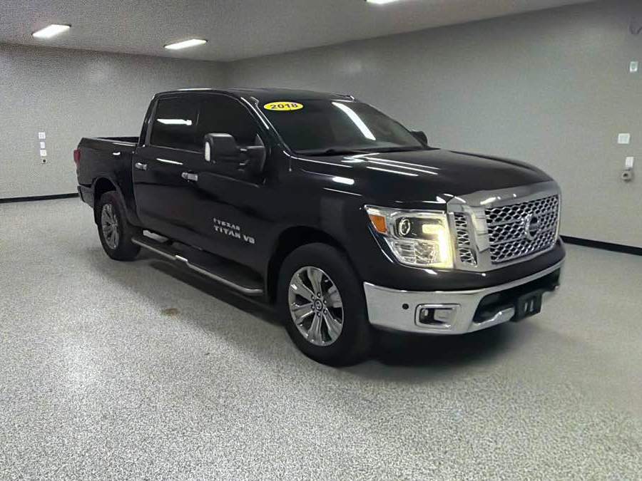 Nissan Titan photo 2