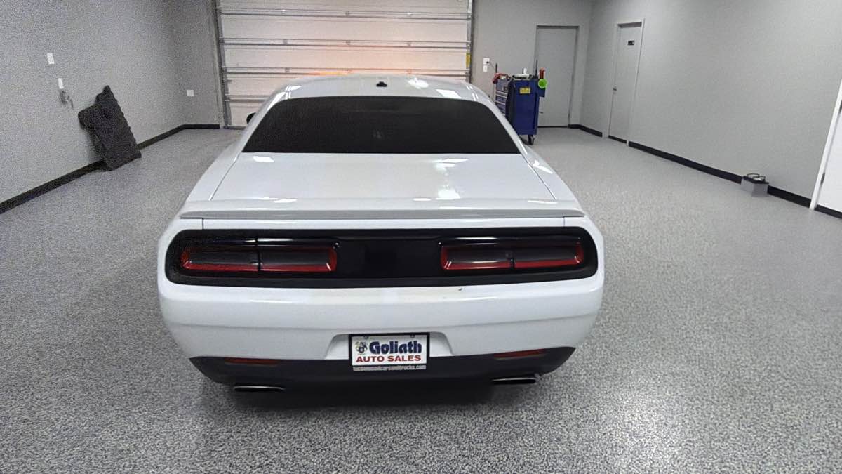 Dodge Challenger photo 4