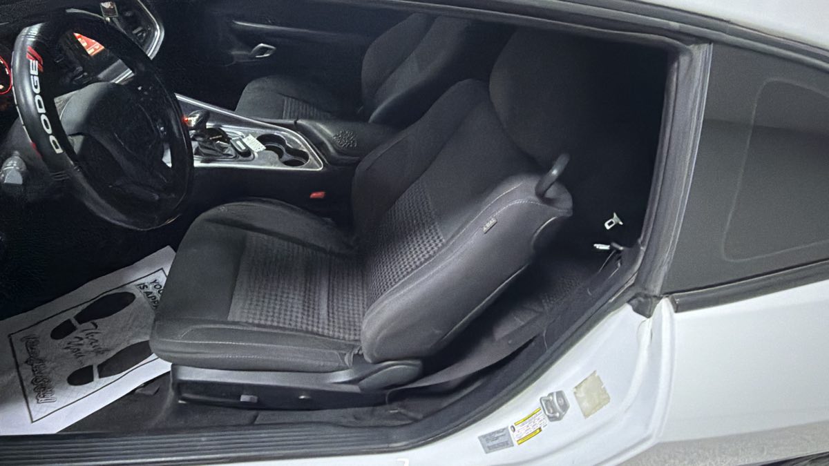 Dodge Challenger photo 10