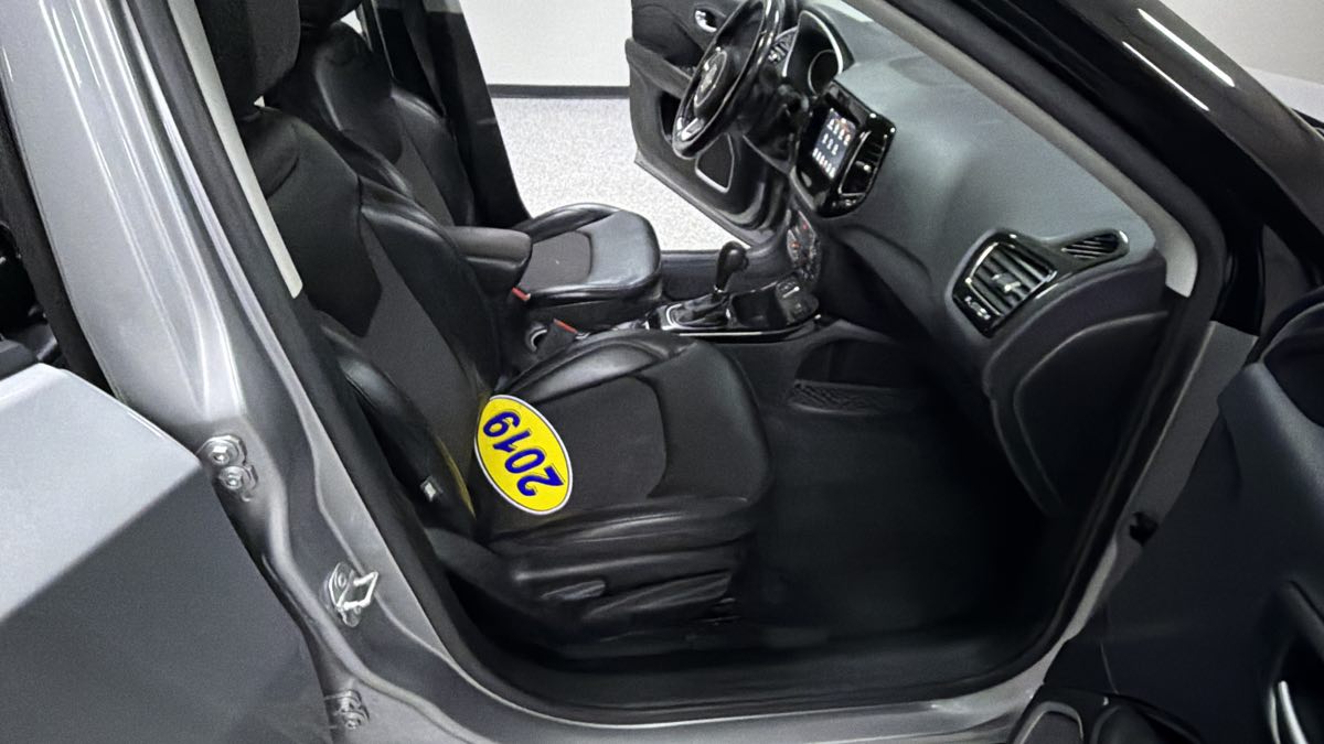 Jeep Compass photo 29