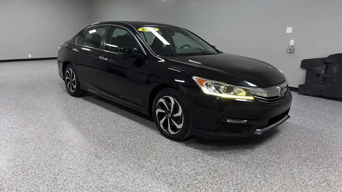Honda Accord photo 2
