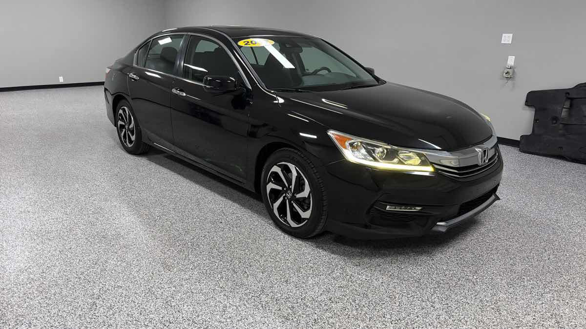 Honda Accord photo 3