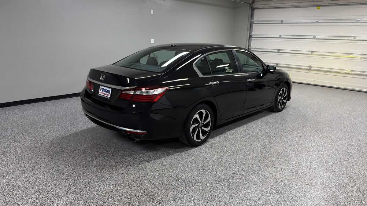 Honda Accord photo 5
