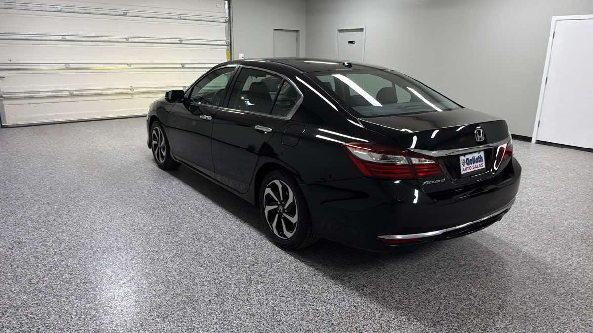 Honda Accord photo 7