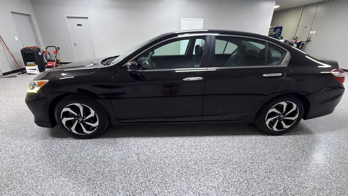 Honda Accord photo 8