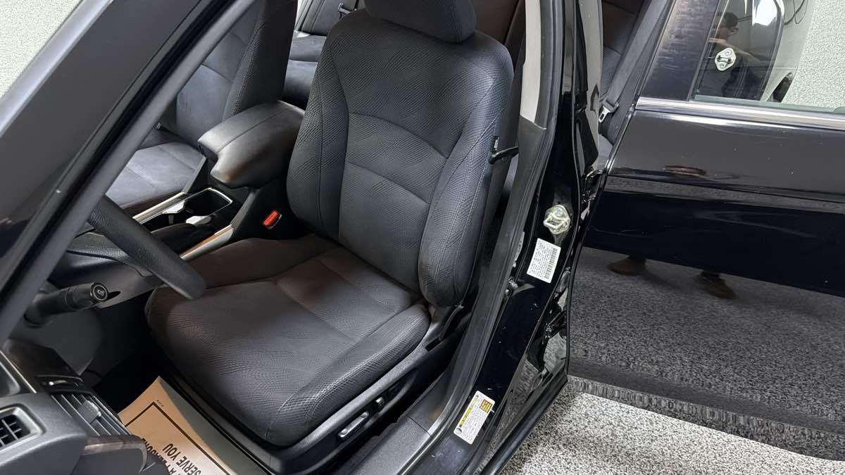 Honda Accord photo 17