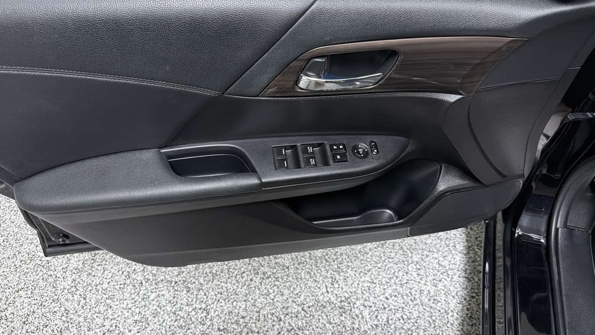 Honda Accord photo 18