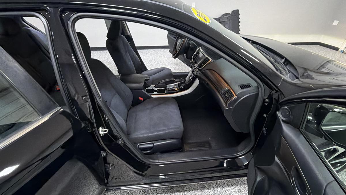 Honda Accord photo 35