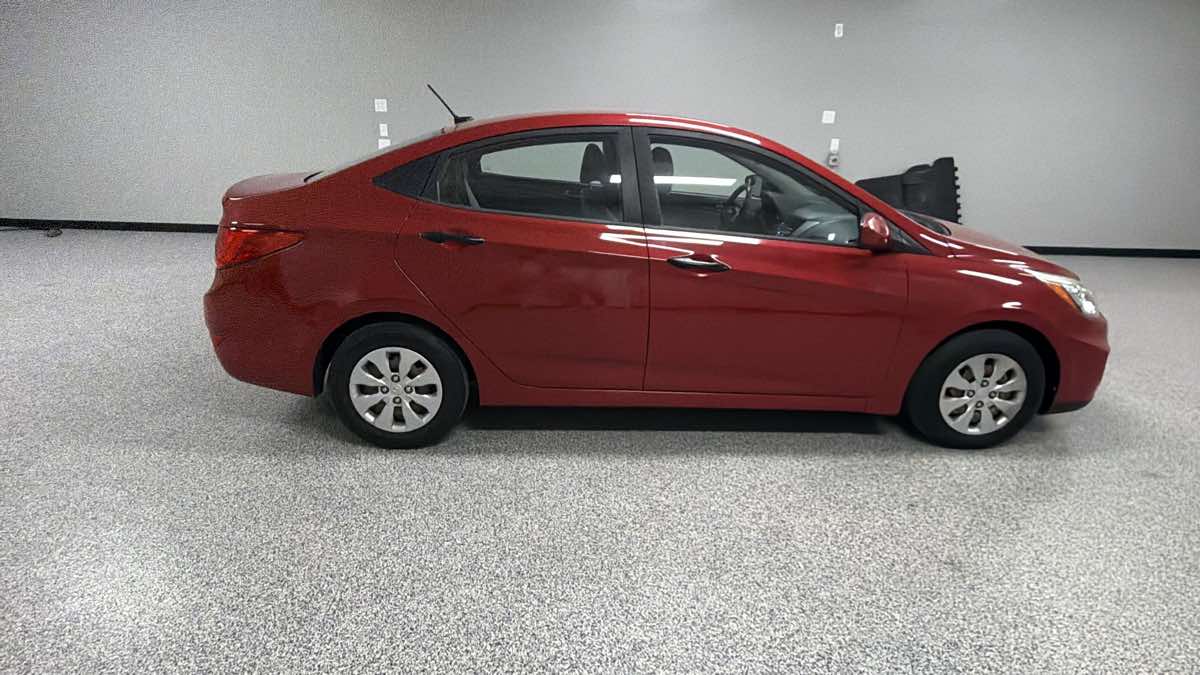 Hyundai Accent photo 3