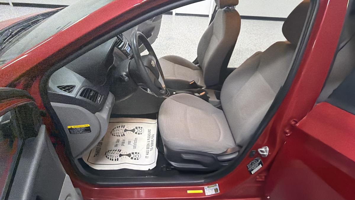 Hyundai Accent photo 12