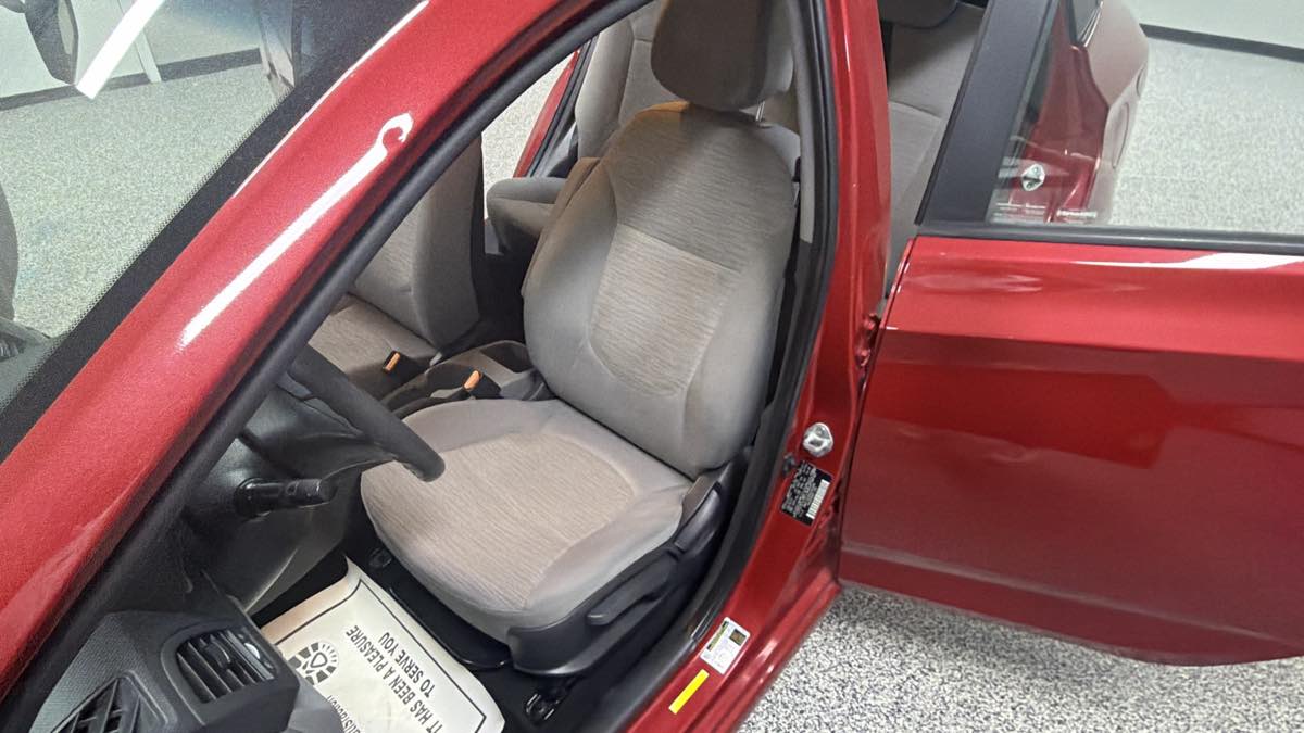 Hyundai Accent photo 13