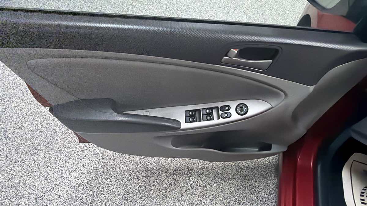 Hyundai Accent photo 14