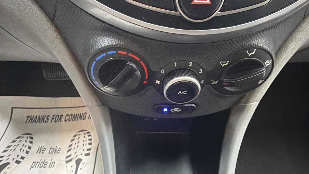 Hyundai Accent photo 18