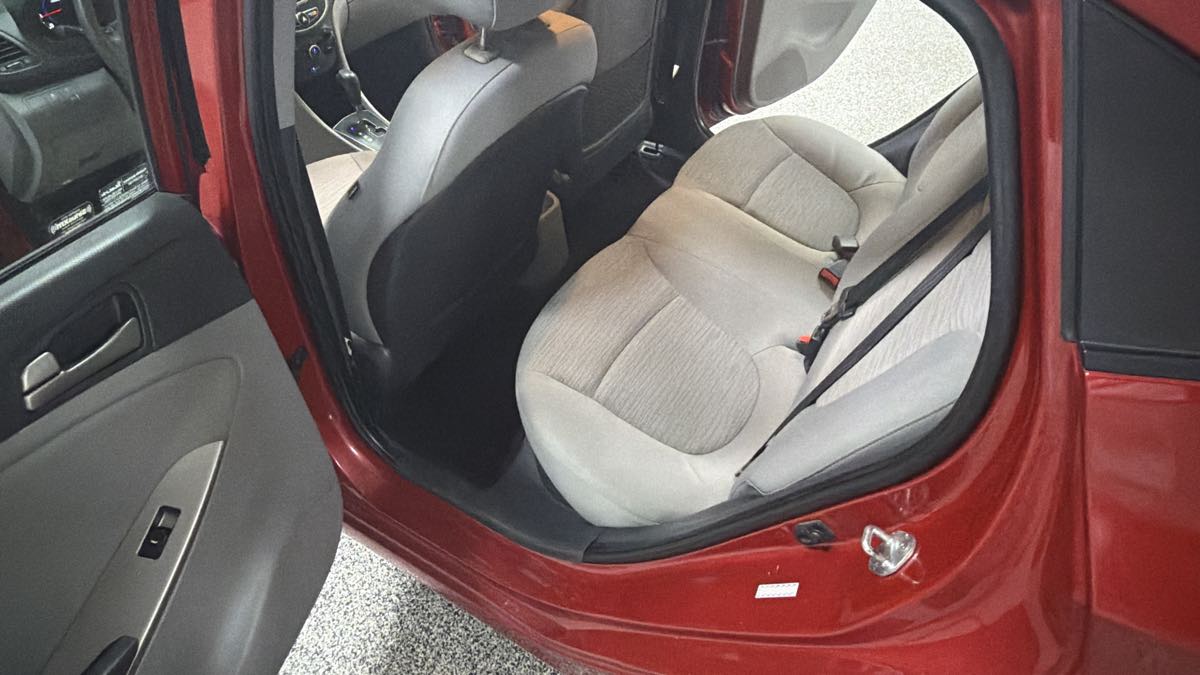 Hyundai Accent photo 19