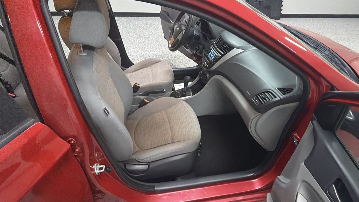 Hyundai Accent photo 23