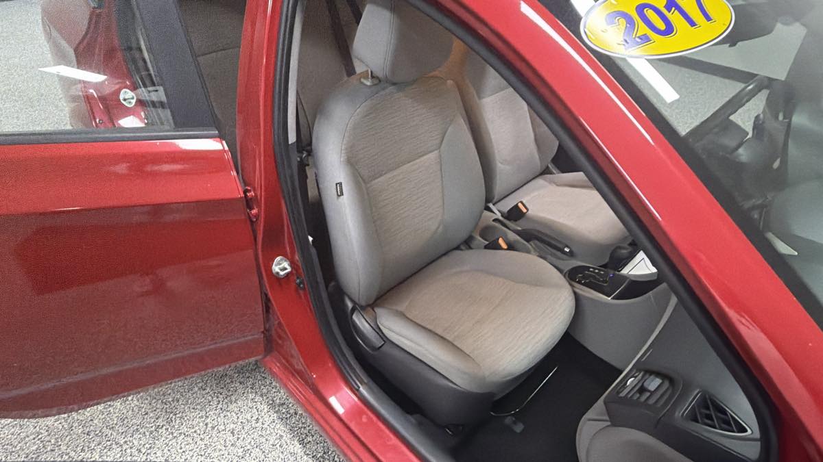 Hyundai Accent photo 24
