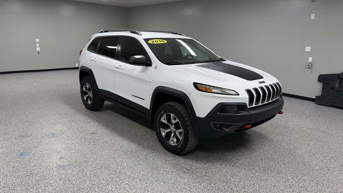 Jeep Cherokee photo 2