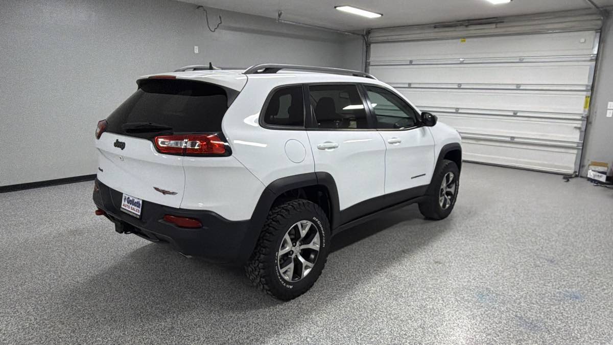Jeep Cherokee photo 4