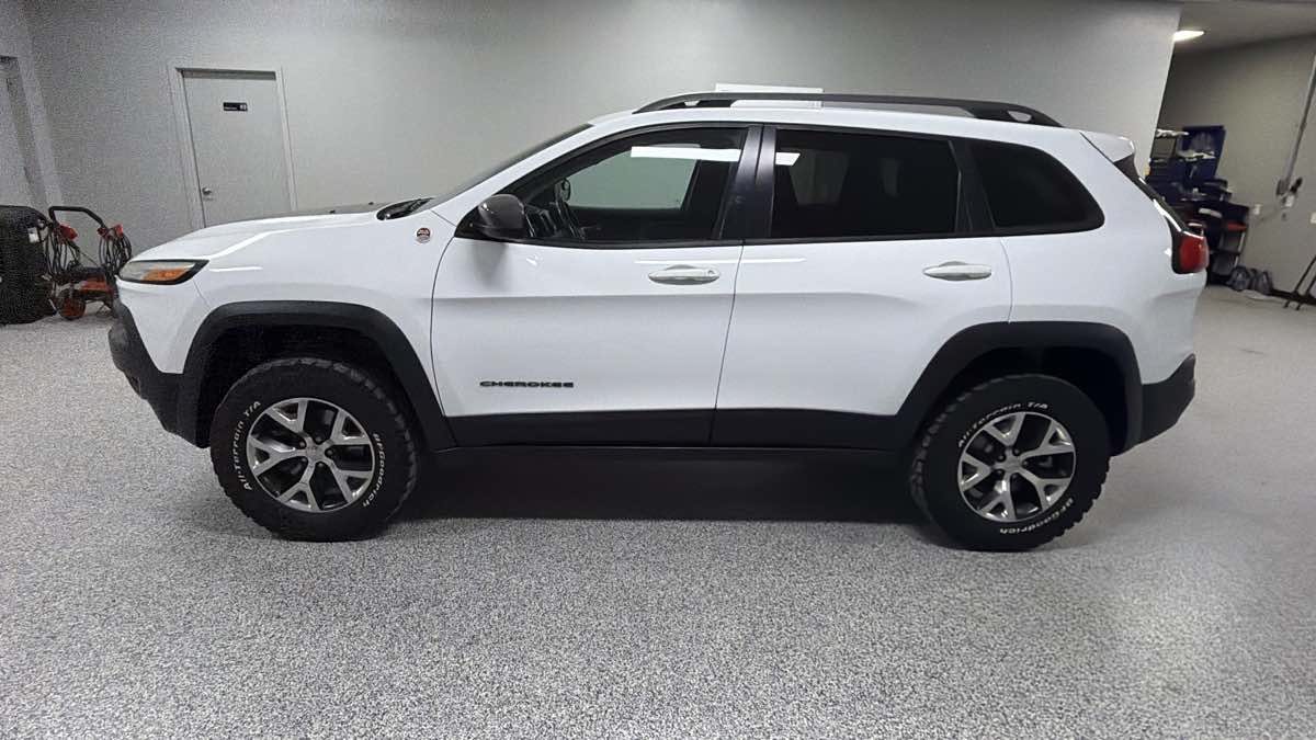 Jeep Cherokee photo 7