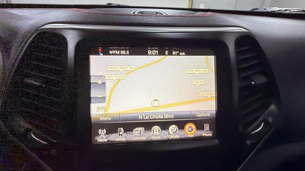 Jeep Cherokee photo 11
