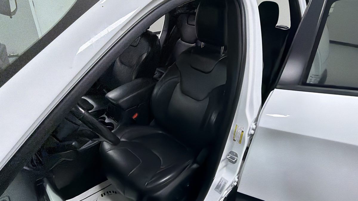 Jeep Cherokee photo 13