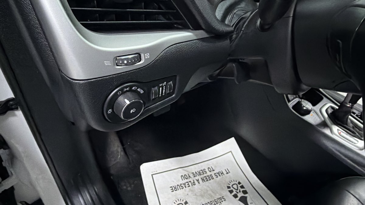 Jeep Cherokee photo 15