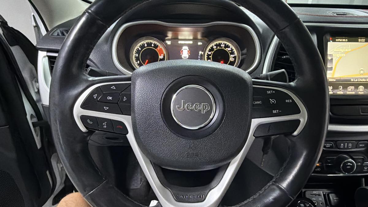 Jeep Cherokee photo 16