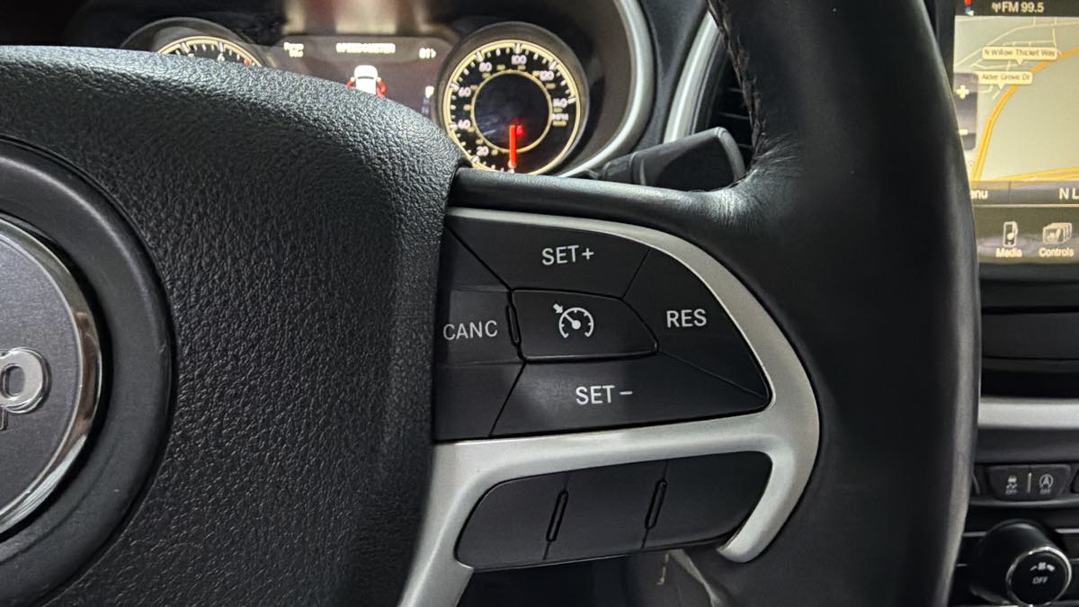 Jeep Cherokee photo 18
