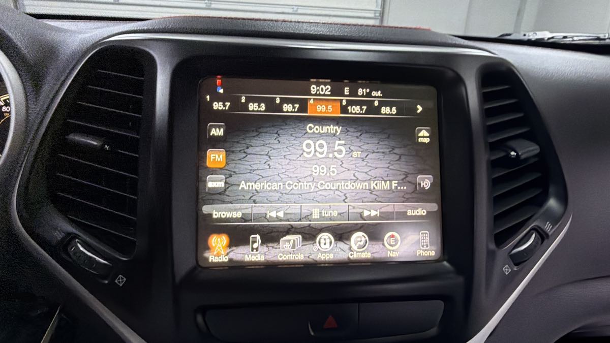 Jeep Cherokee photo 21