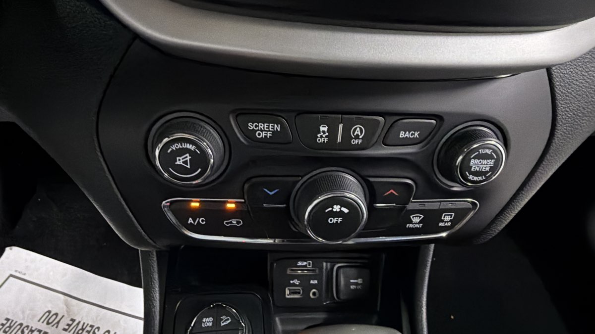 Jeep Cherokee photo 22