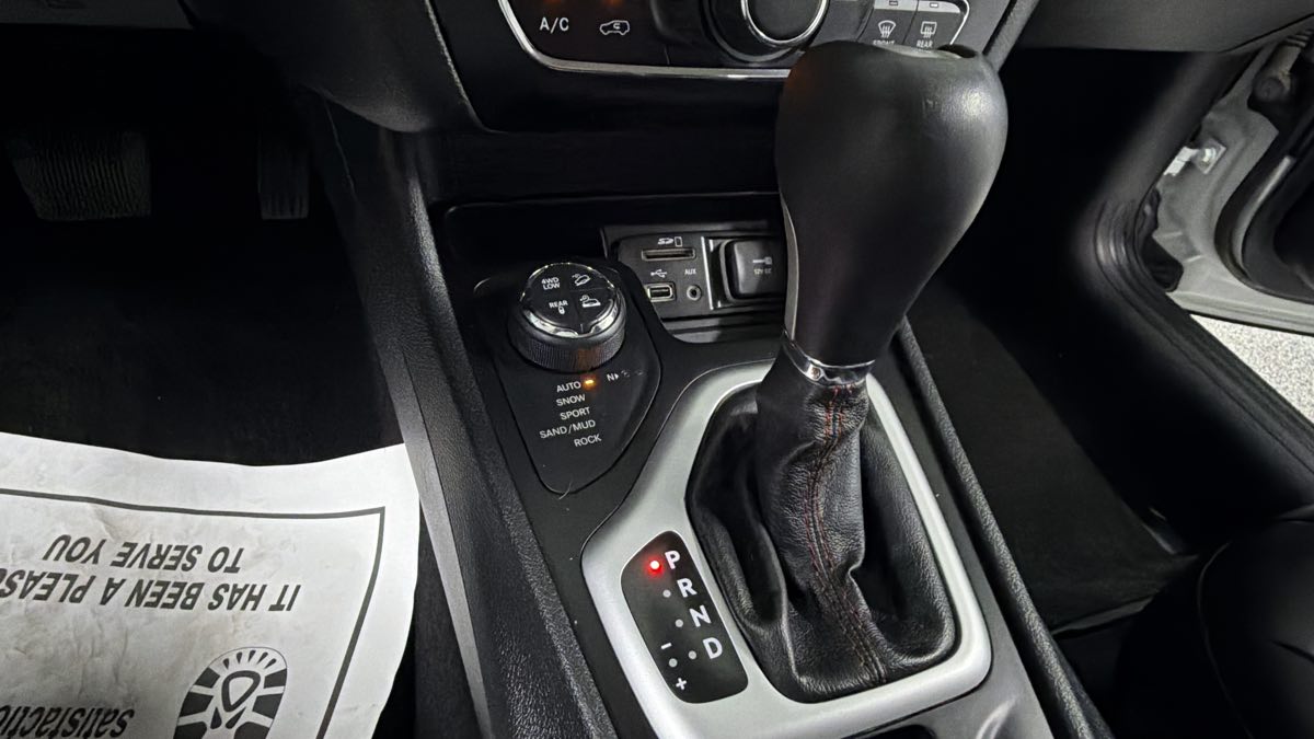 Jeep Cherokee photo 23