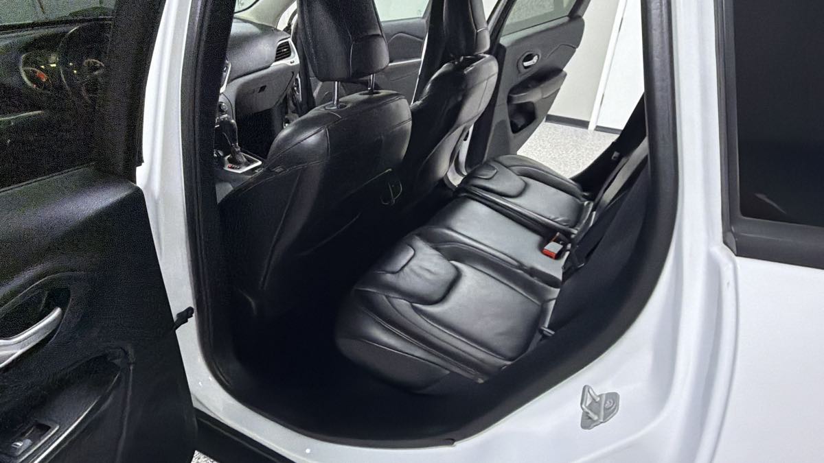 Jeep Cherokee photo 24