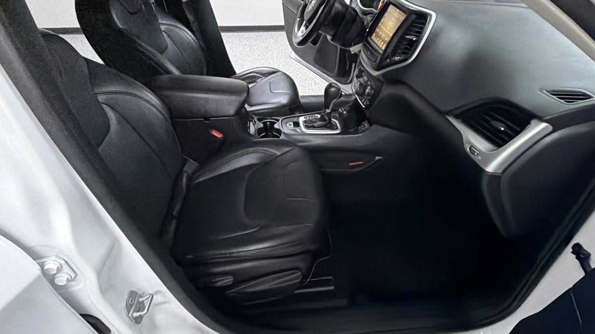Jeep Cherokee photo 28