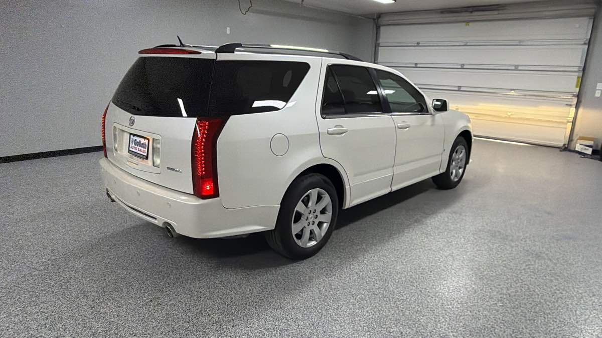 Photo 3 of this Cadillac SRX