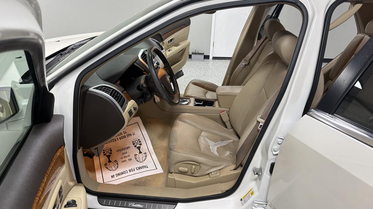 Photo 11 of this Cadillac SRX