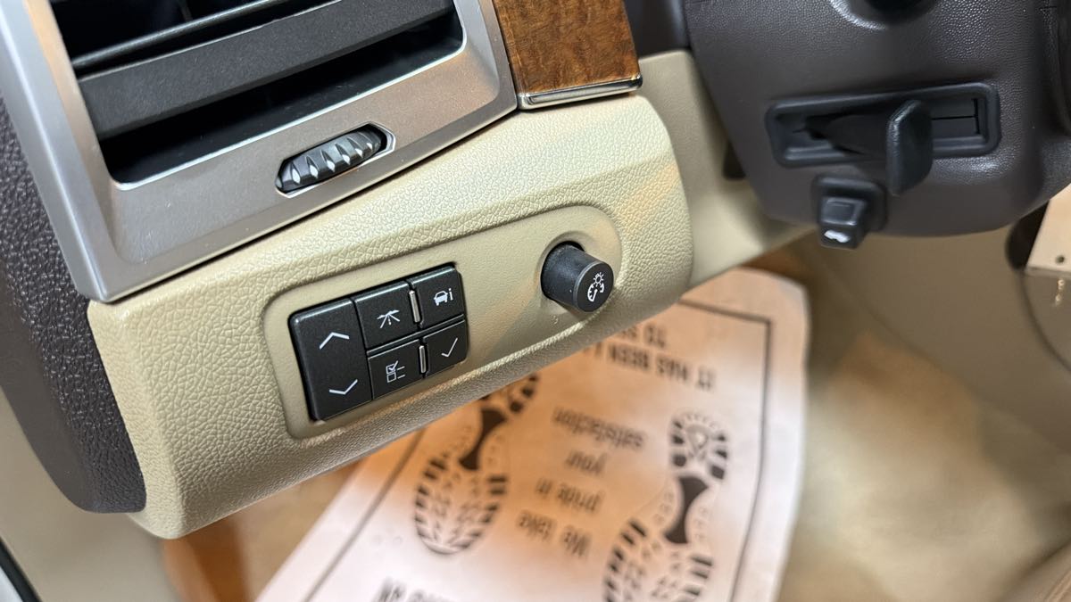 Photo 14 of this Cadillac SRX