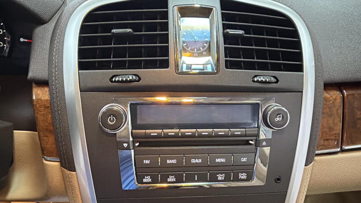 Photo 19 of this Cadillac SRX