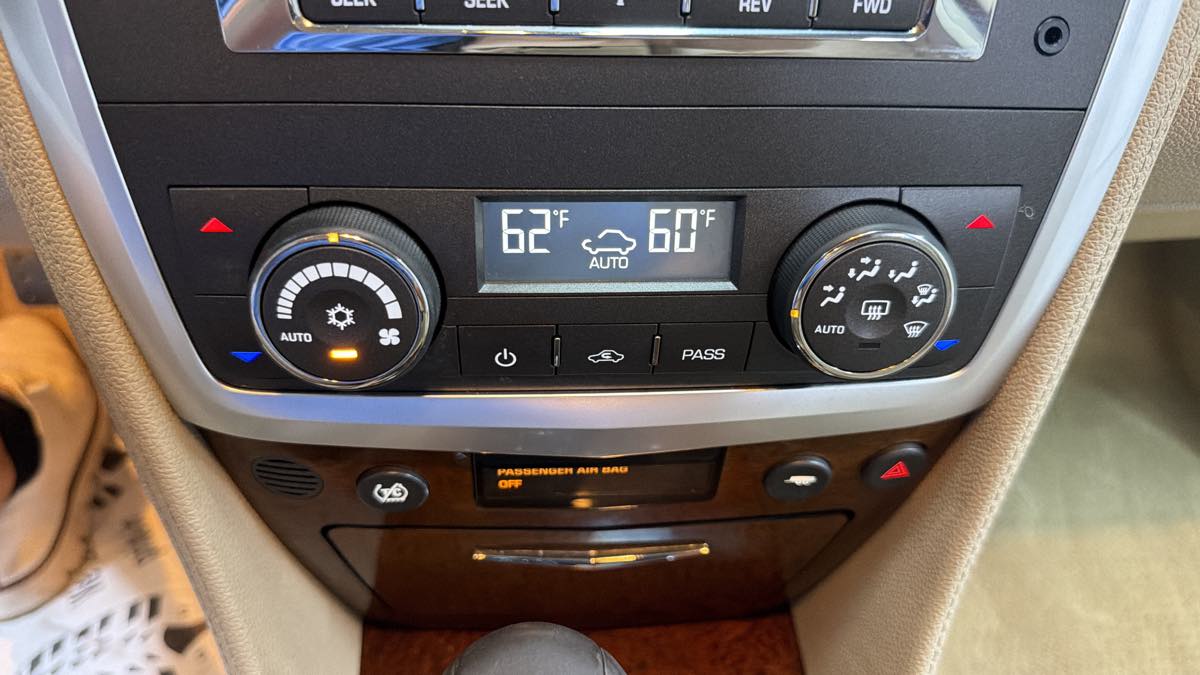 Photo 20 of this Cadillac SRX