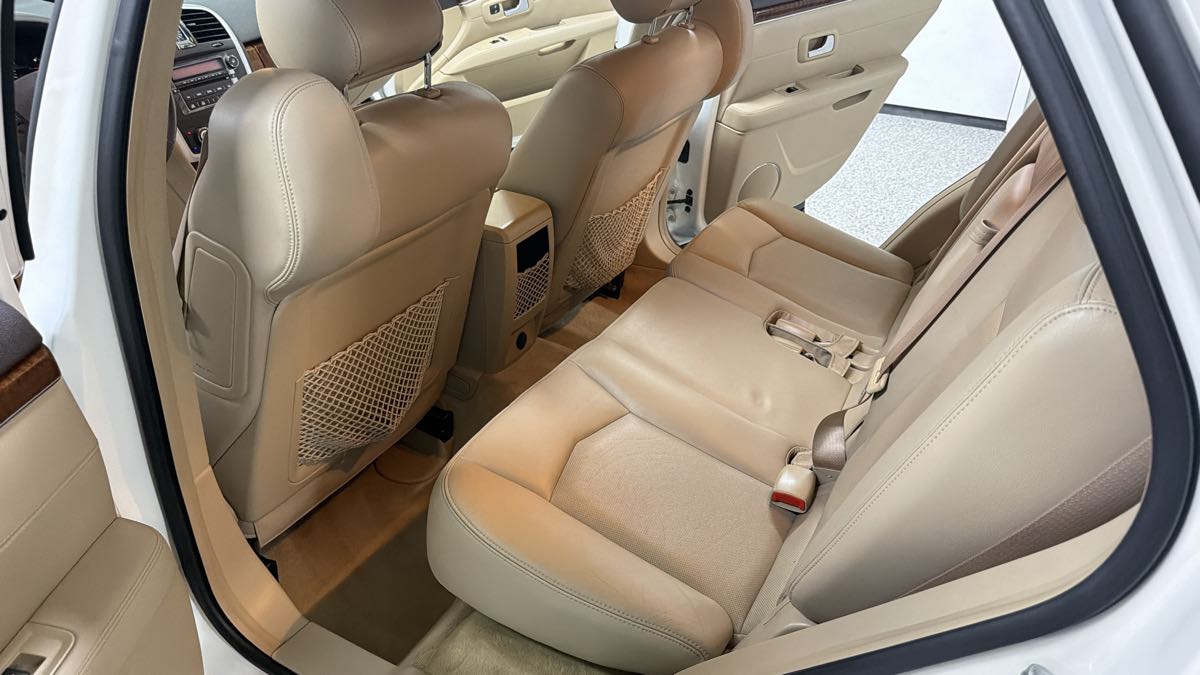 Photo 23 of this Cadillac SRX